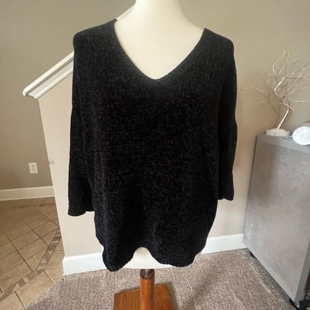 Express Women’s Black Super Soft 3/4 Sleeve Sweater - Size Medium